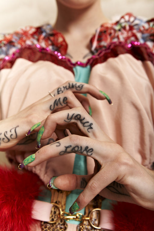 Angela Brandys fashion details