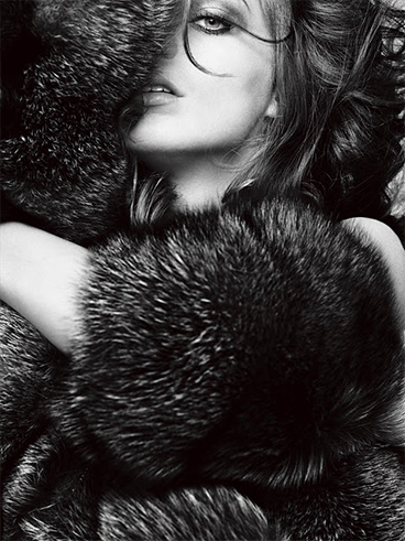 Daria Werbowy back and white picture for V magazine