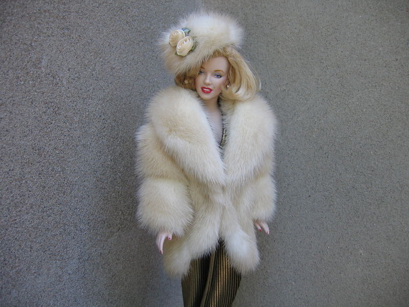 fur_coat_for_barbie_with_heat